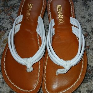 Bernardo Women's Italian Leather Small(5-6) Sandals in Tan and White Beachwear